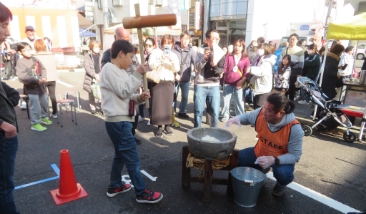 勝川駅前通商店街振興組合 勝川弘法市